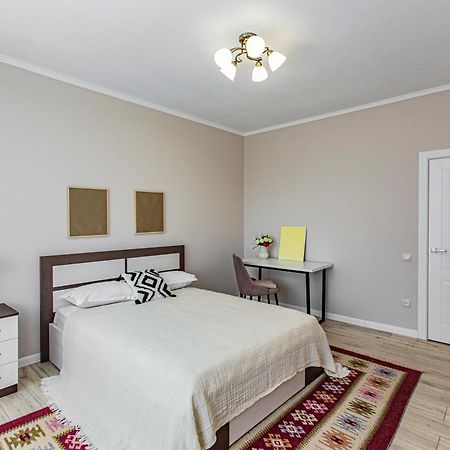 2 Room Apartment In The Center アルマトイ エクステリア 写真