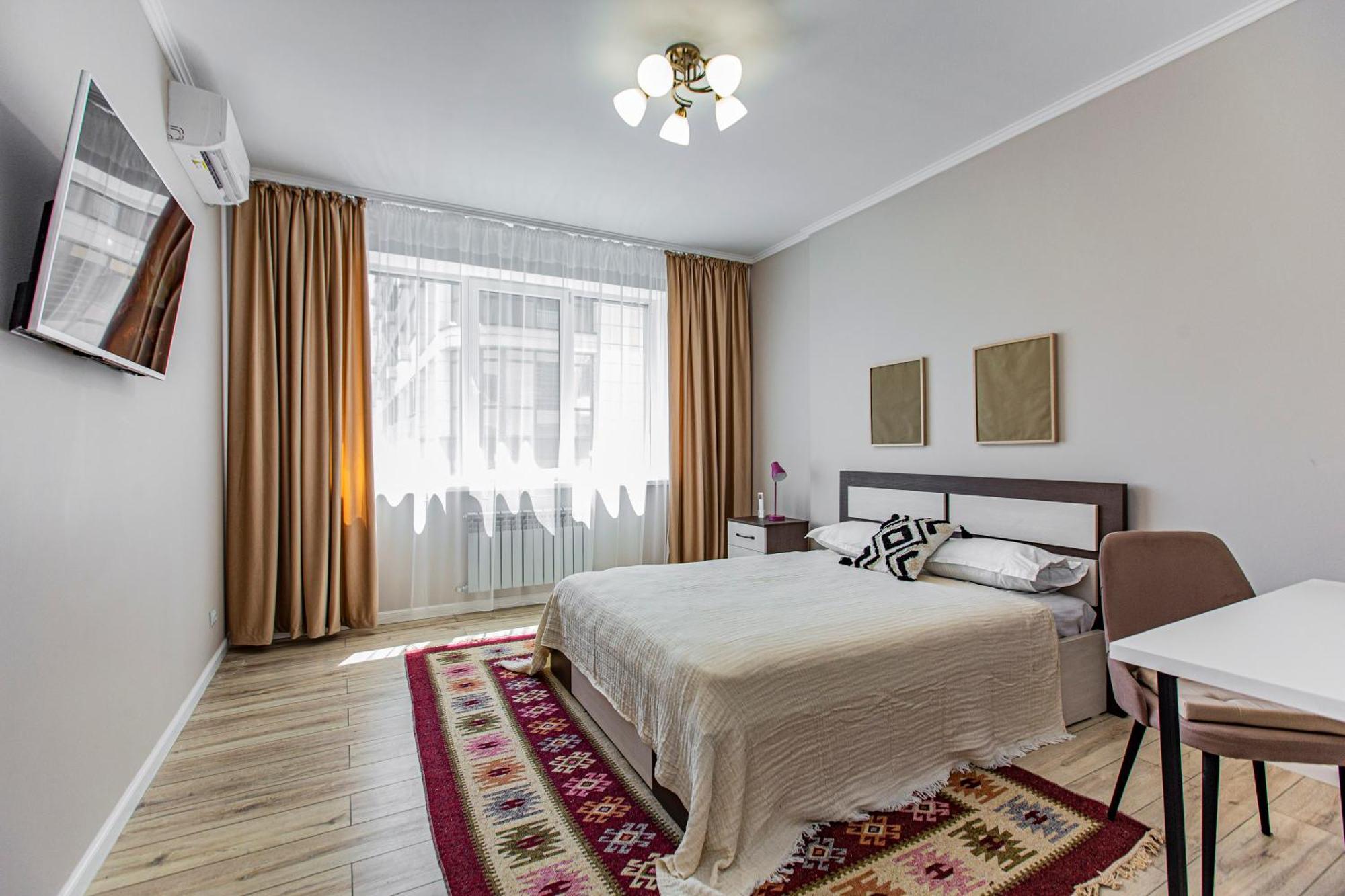 2 Room Apartment In The Center アルマトイ エクステリア 写真
